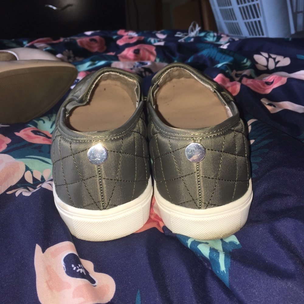 Size 7.5 mossimo green slide on shoes - Picture 2 of 3